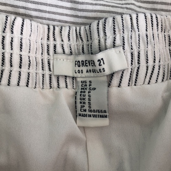 White Stripped Linen Shorts Size Small - Picture 5 of 5